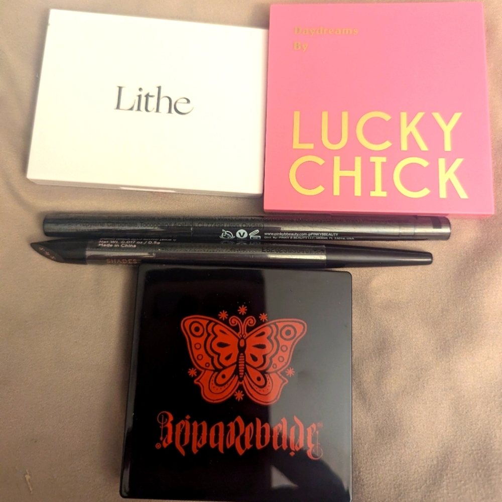 Eyeshadow palette bundle